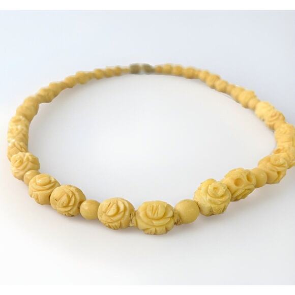Vintage Carved Cabbage Rose Bead Necklace - Broken Clasp - Picture 2 of 5
